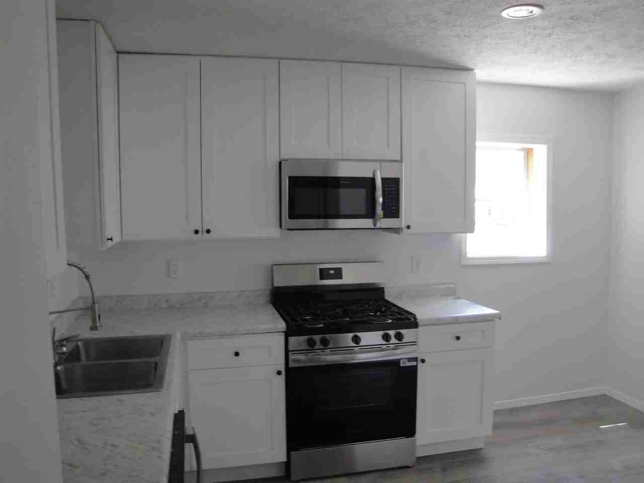 7205 Rogers St - Photo 4 of 20