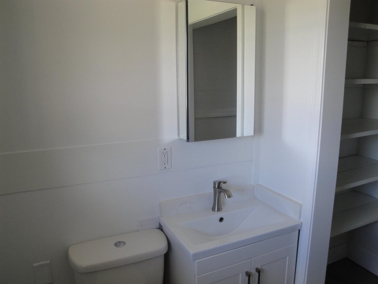 7205 Rogers St - Photo 6 of 20