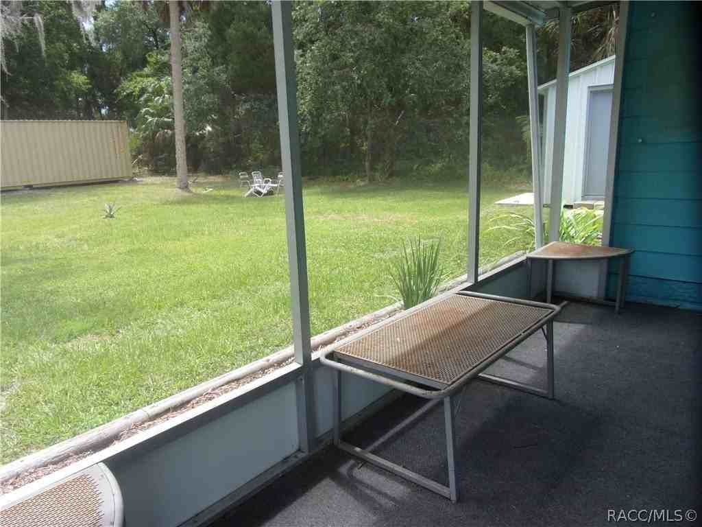 8810 W Arber Ct - Photo 3 of 17