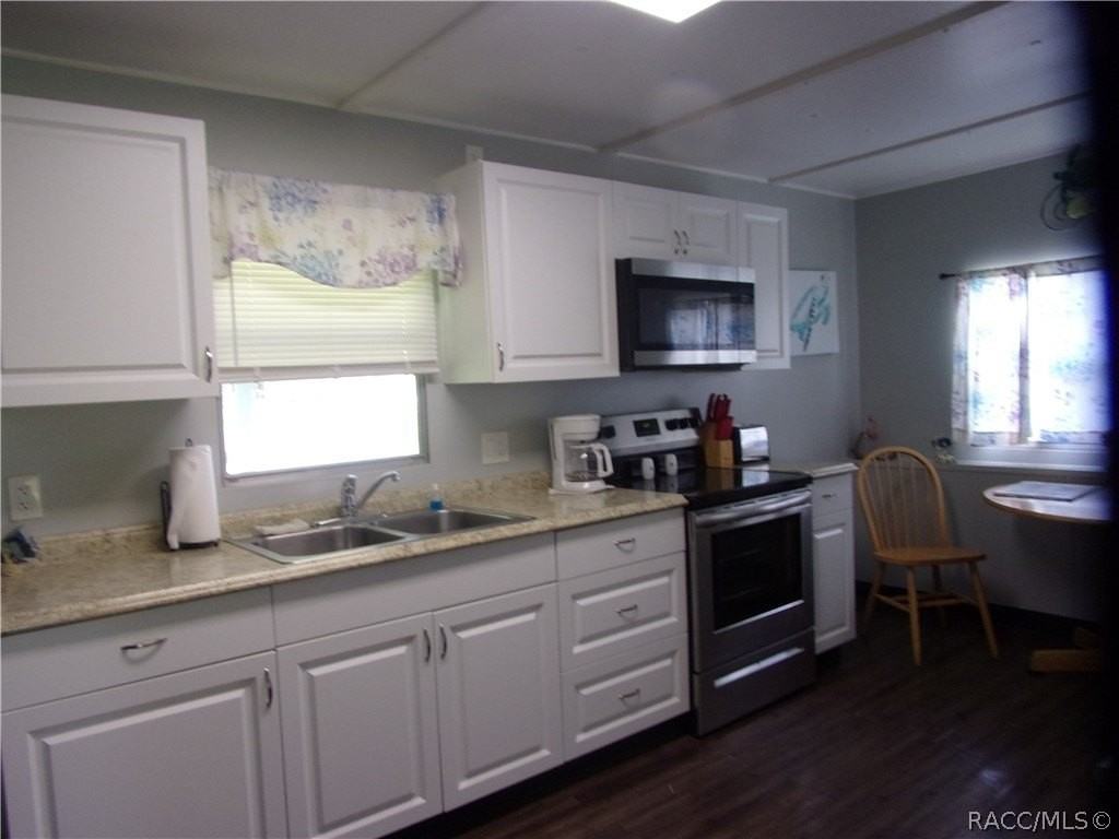 8810 W Arber Ct - Photo 5 of 17