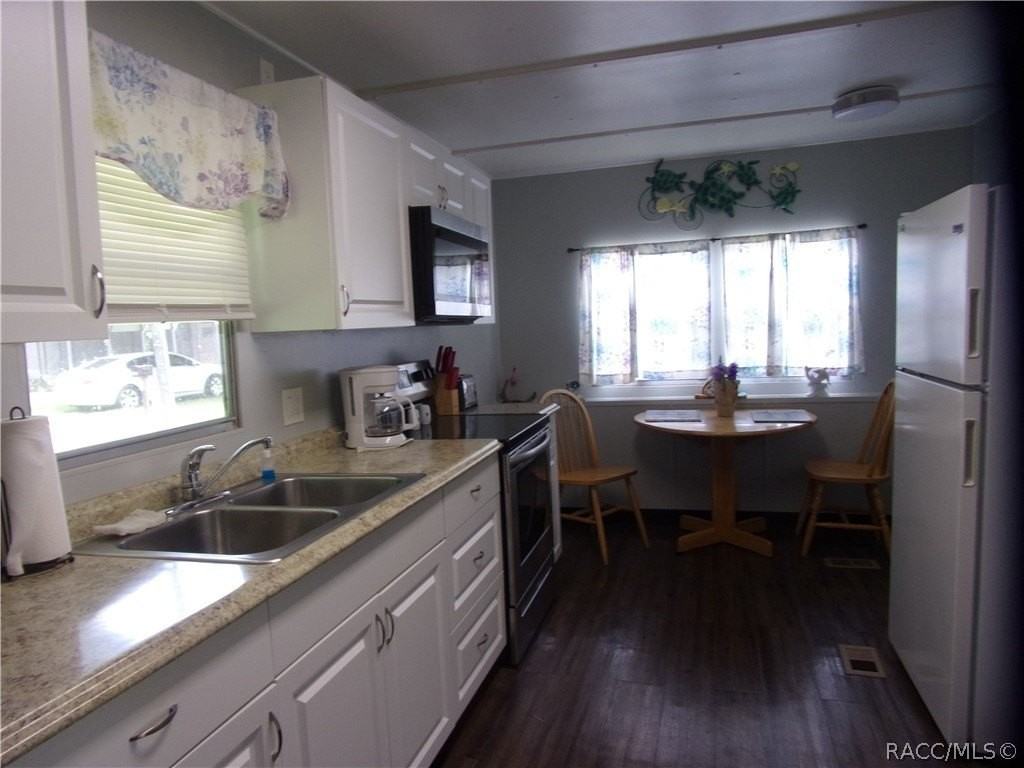 8810 W Arber Ct - Photo 6 of 17