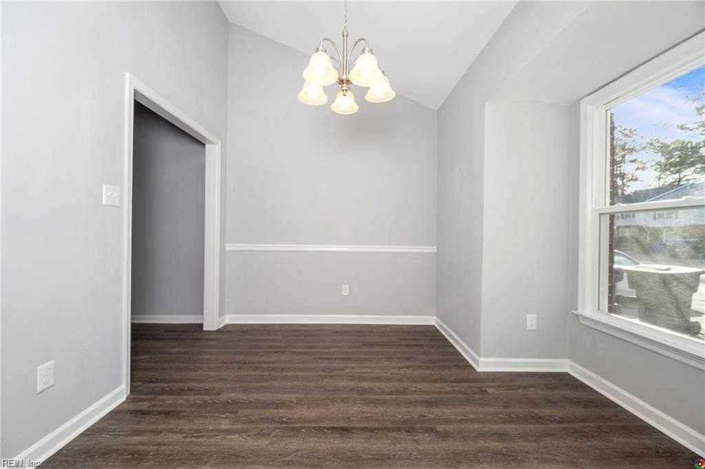 5638 Trafalgar Arch - Photo 3 of 14