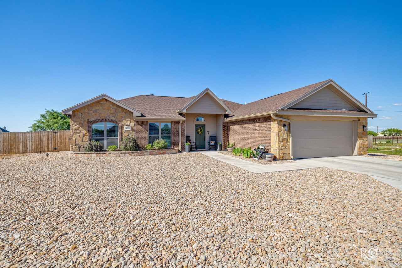 8322 Lynx Ln - Photo 3 of 31