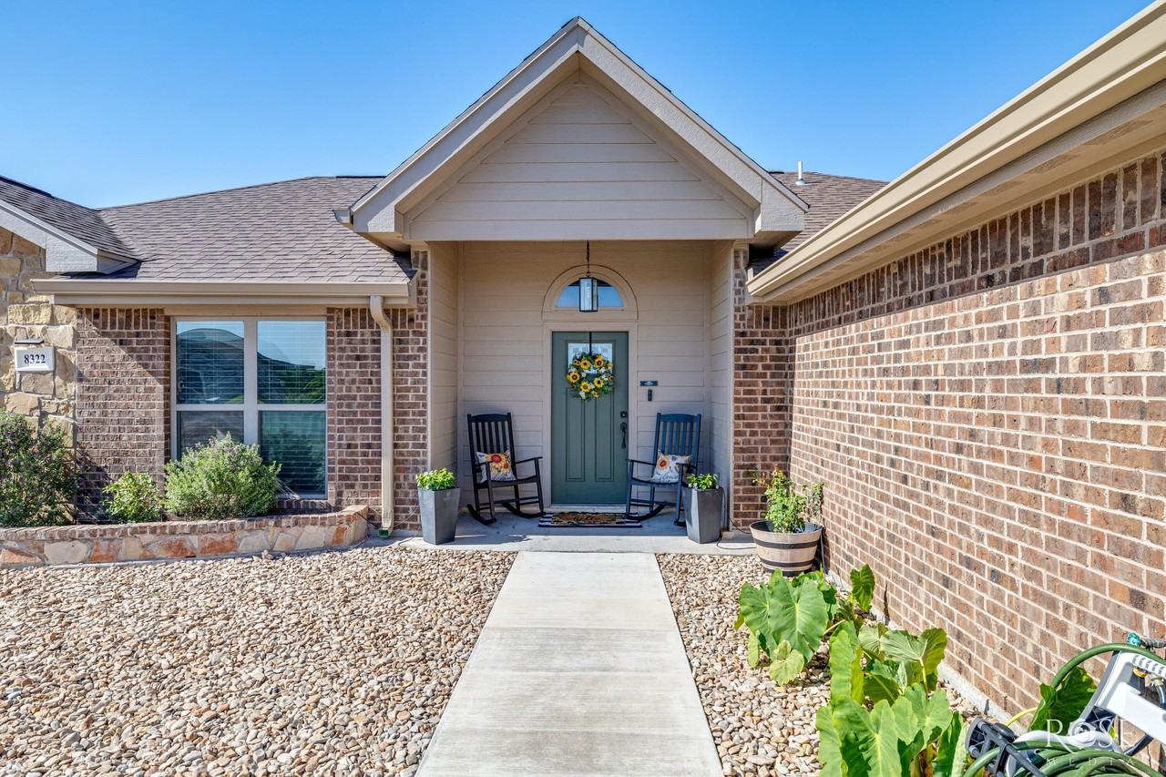 8322 Lynx Ln - Photo 4 of 31