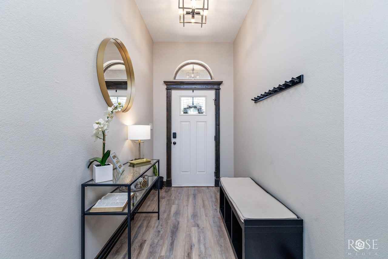 8322 Lynx Ln - Photo 6 of 31