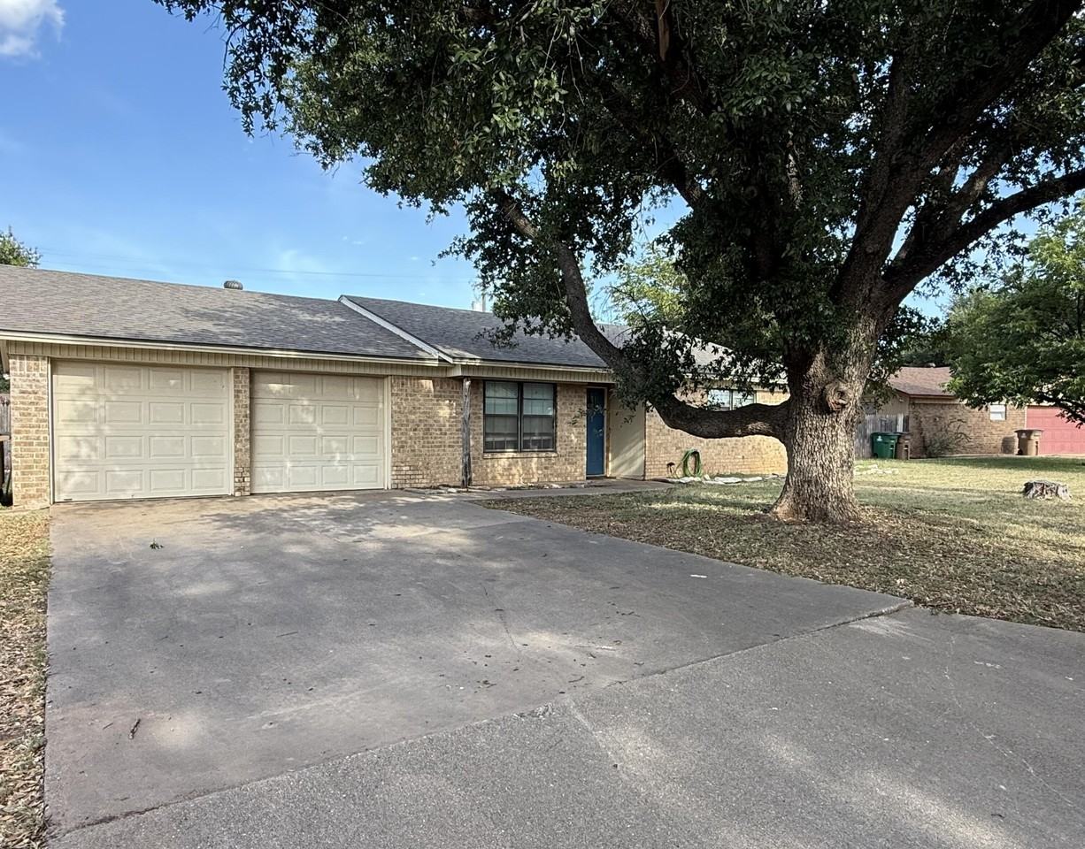 3118 Bluebonnet Ln - Photo 2 of 15