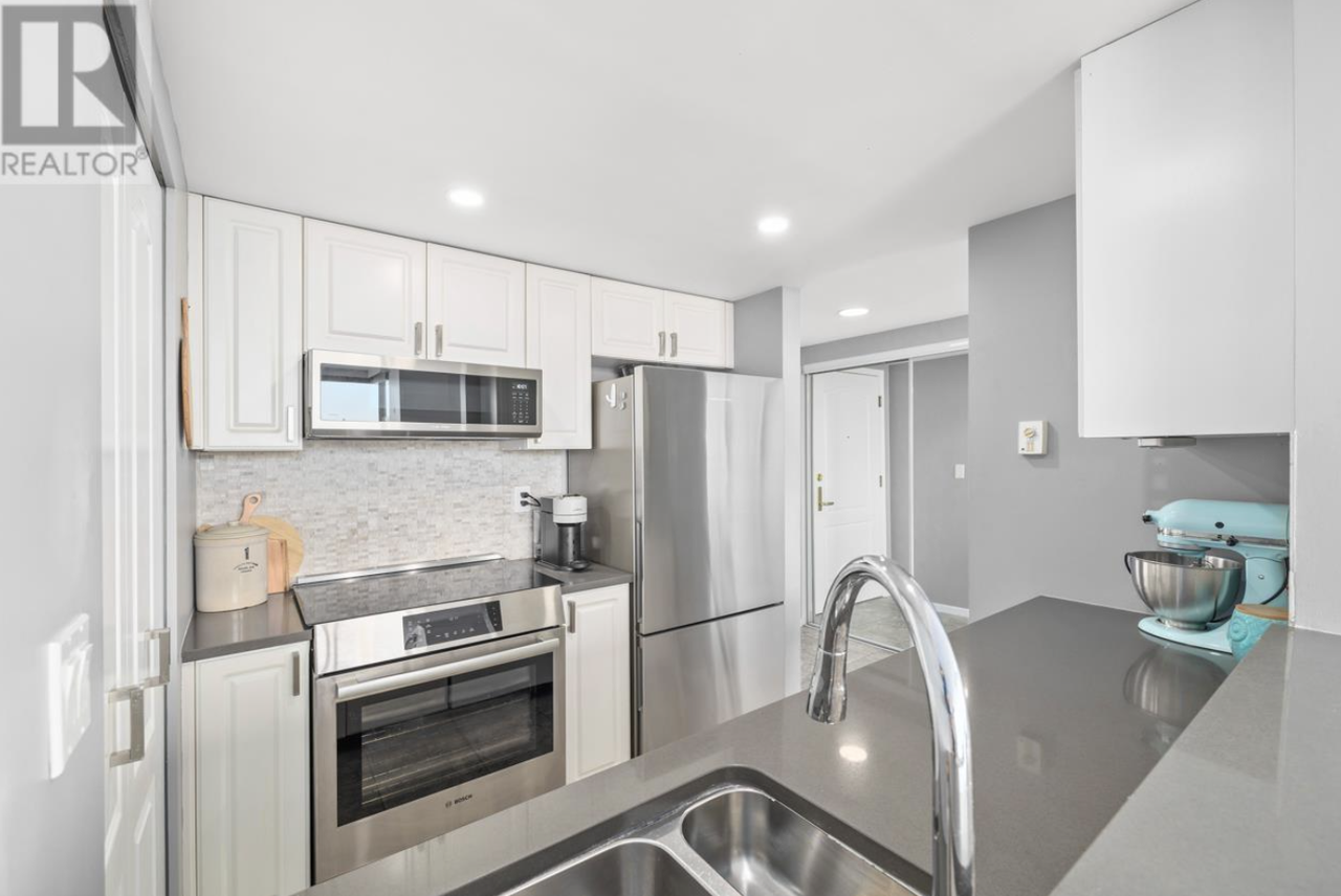 567 Lonsdale Ave #1 - Photo 4 of 10