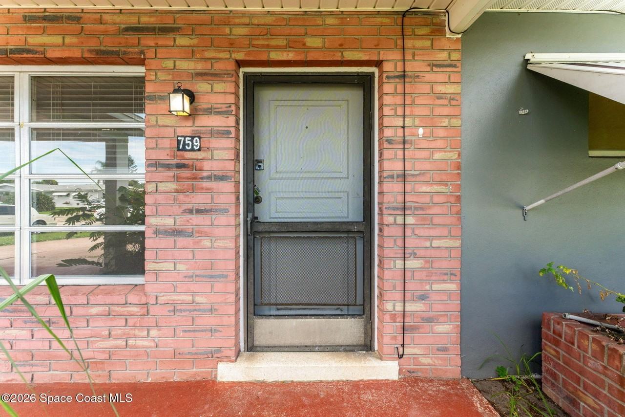 759 Mohawk Ave - Photo 5 of 42