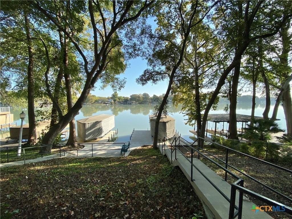 906 Lakeview Trl - Photo 2 of 14