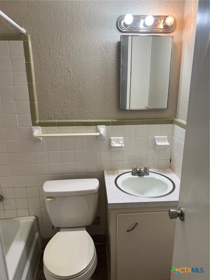 3804 Trimmier Rd #6 - Photo 6 of 7