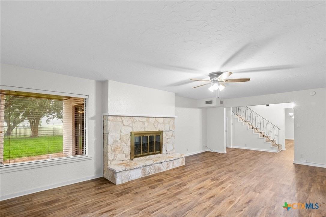 213 Tracy Ln - Photo 3 of 47