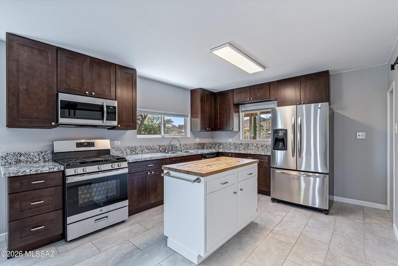 730 N Robles Rd - Photo 3 of 28