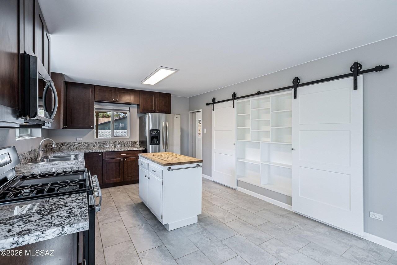 730 N Robles Rd - Photo 4 of 28