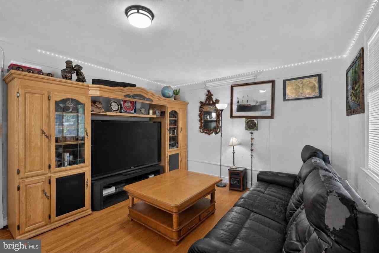 5016 E Capitol St Ne - Photo 6 of 19