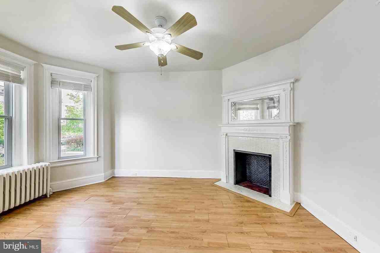 137 R St Ne - Photo 6 of 28