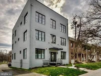 225 20th St Ne #4 - Photo 2 of 6