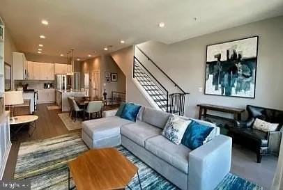 225 20th St Ne #4 - Photo 3 of 6