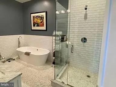 225 20th St Ne #4 - Photo 5 of 6