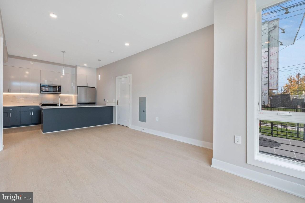 406 Kennedy St Nw #404 - Photo 6 of 19