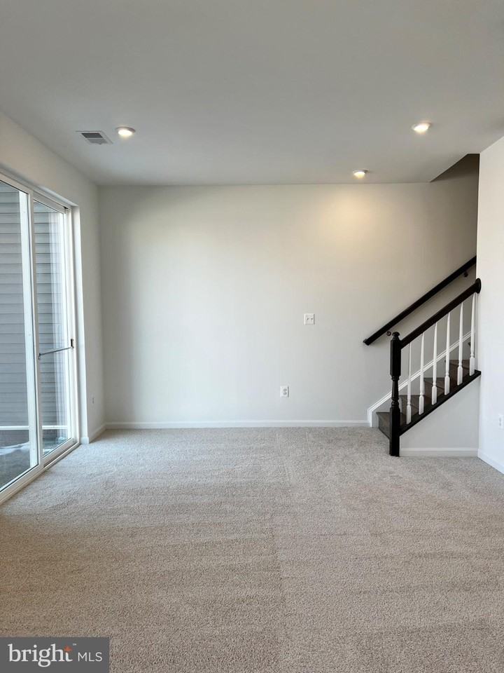 357 Andrew Ct - Photo 5 of 50