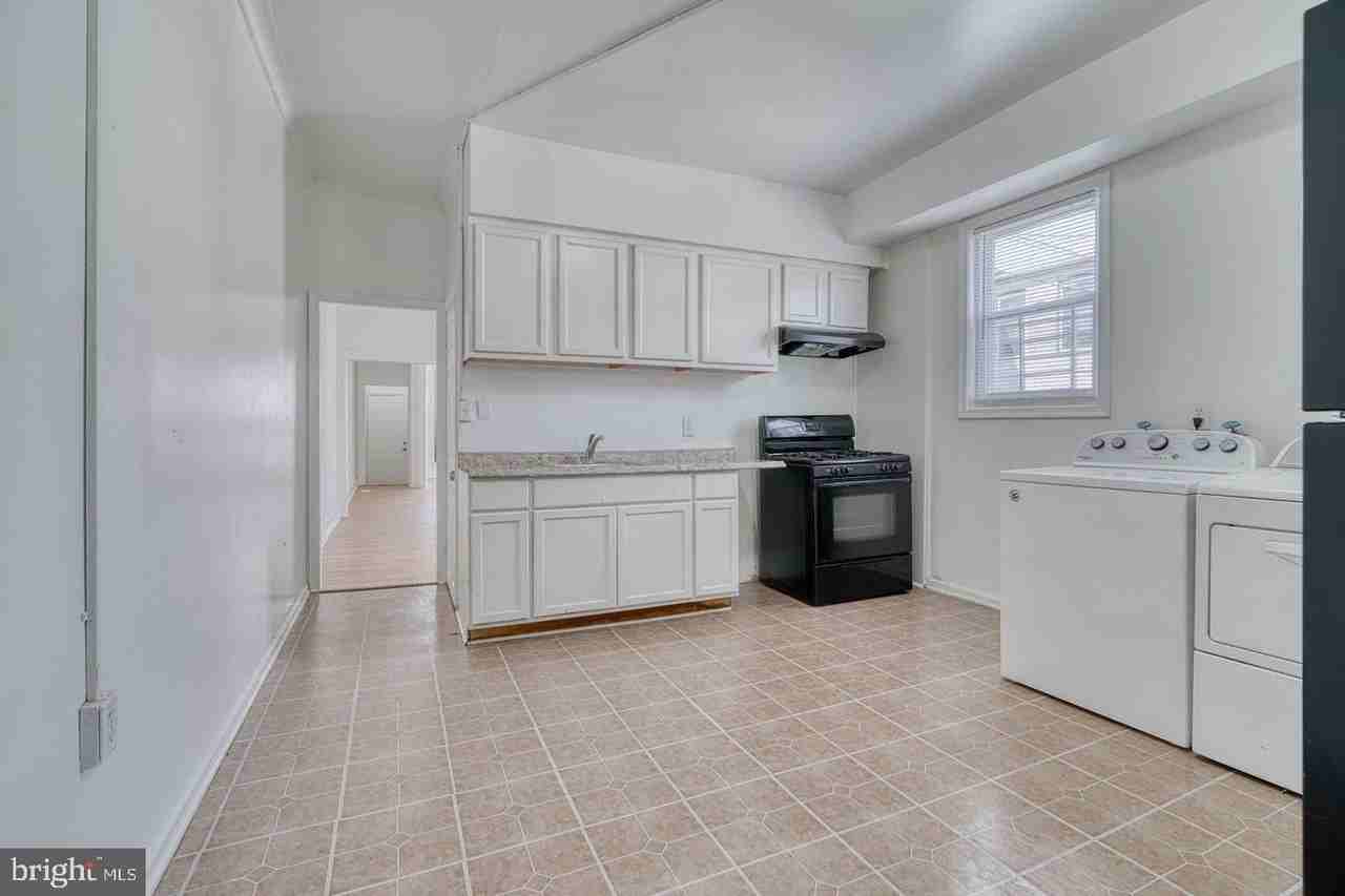 1917 N Monroe St - Photo 3 of 5