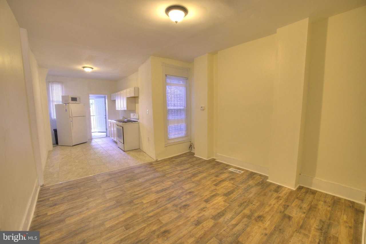 2540 Greenmount Ave - Photo 4 of 13