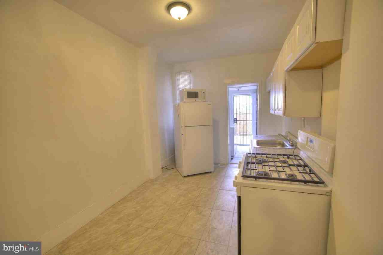 2540 Greenmount Ave - Photo 5 of 13
