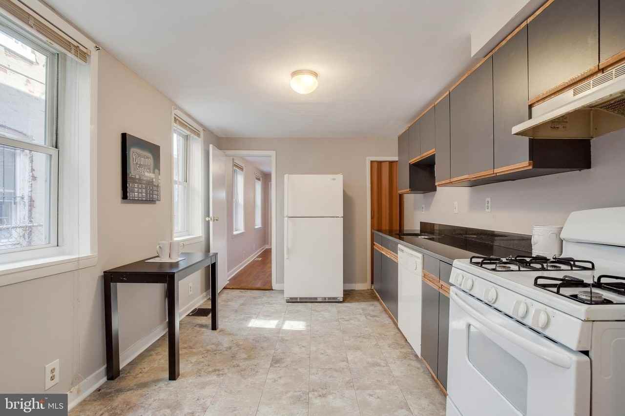 1731 E Lombard St - Photo 6 of 26