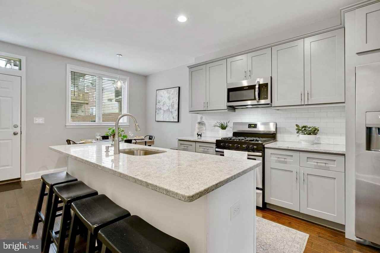 413 S East Ave - Photo 6 of 24