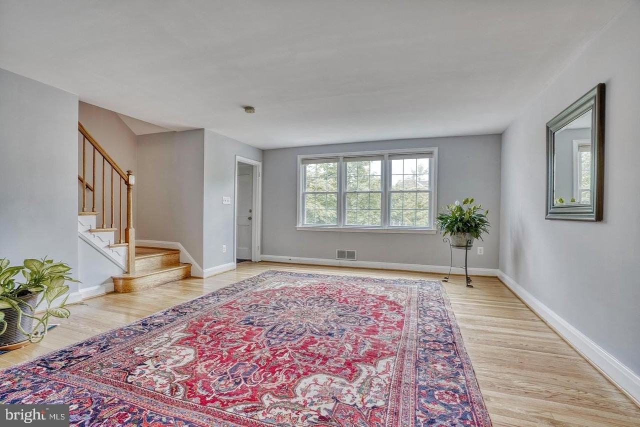 1570 Dellsway Rd - Photo 3 of 31