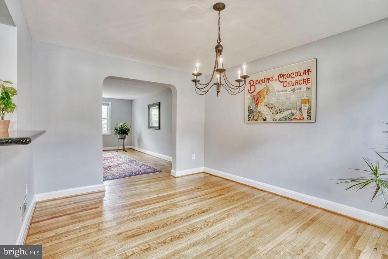 1570 Dellsway Rd - Photo 6 of 31