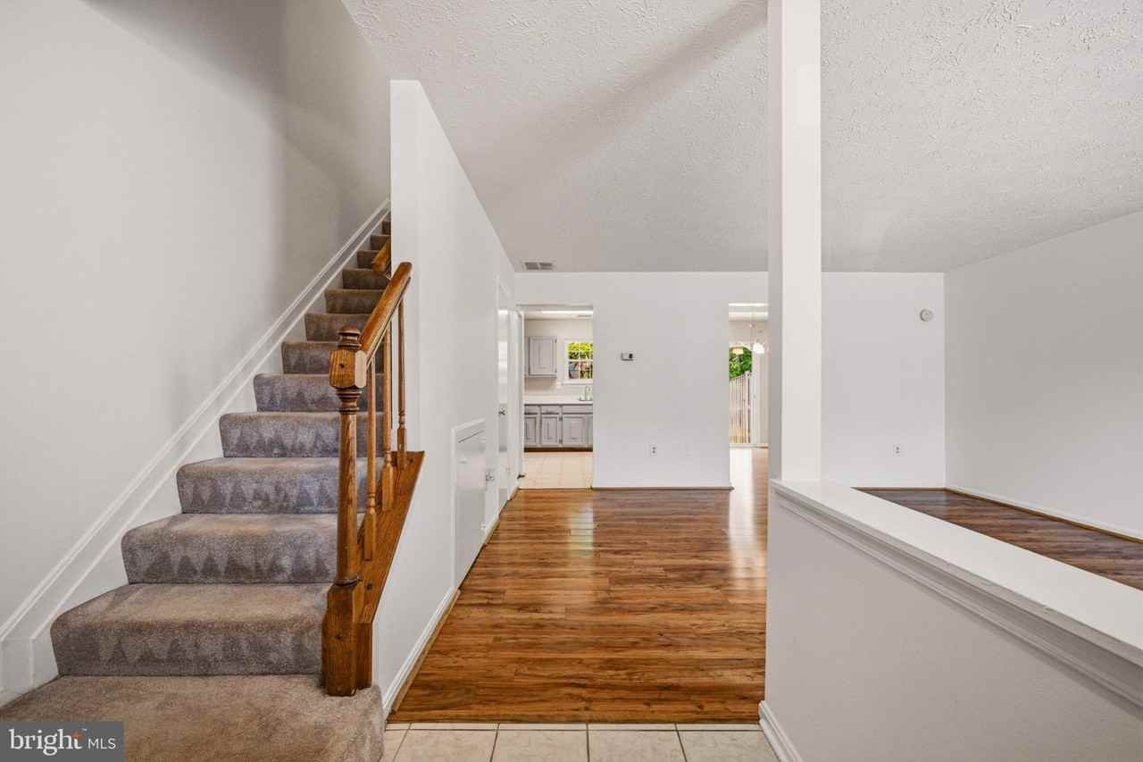 16 Meadowside Ct - Photo 5 of 45