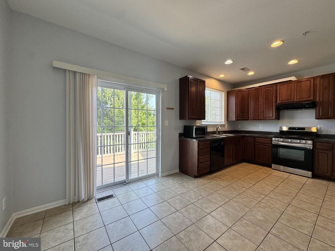 636 Tantallon Ct #140 - Photo 5 of 19