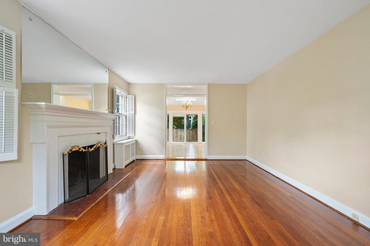 5122 Fairglen Ln - Photo 5 of 30