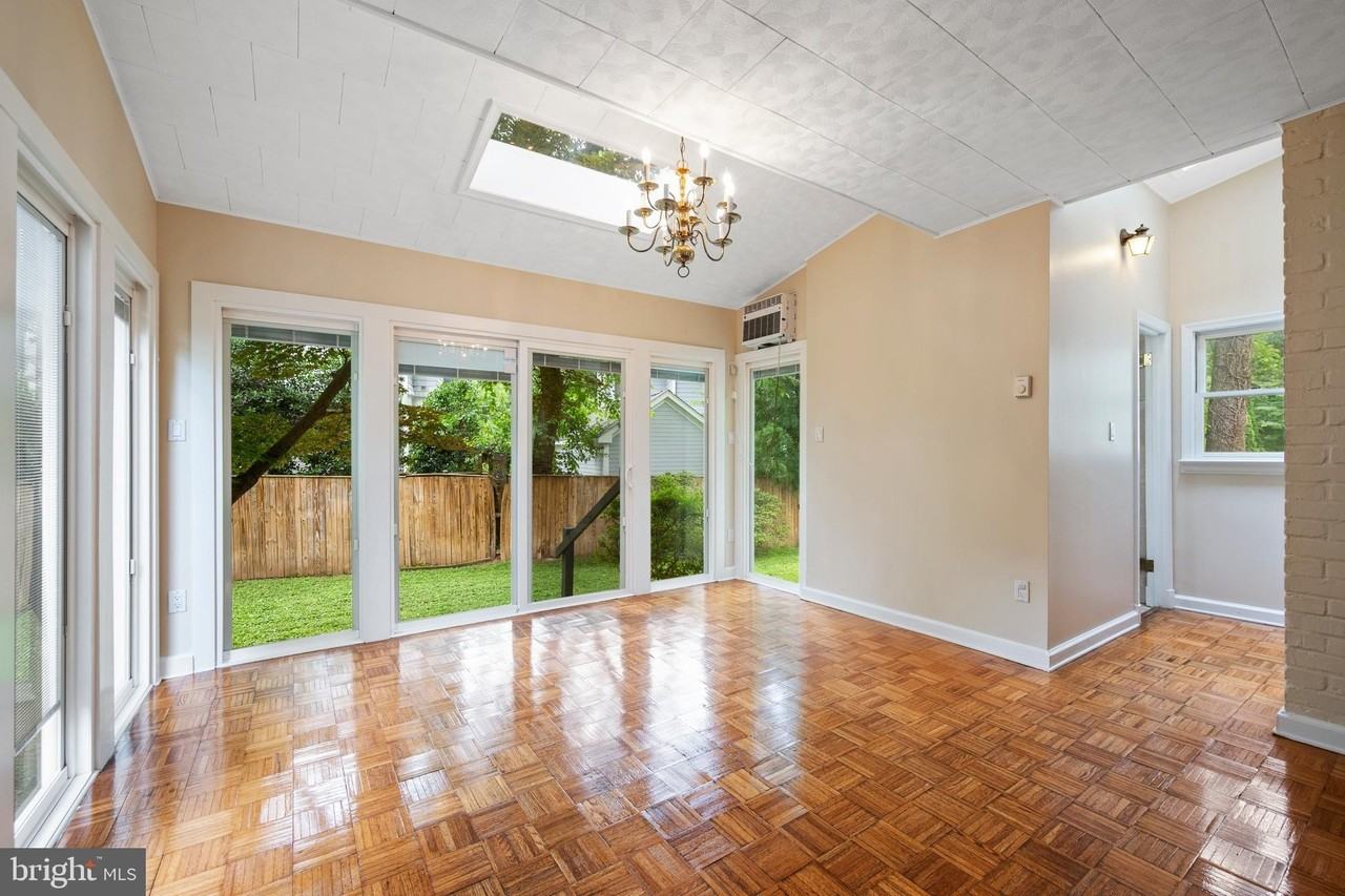 5122 Fairglen Ln - Photo 6 of 30