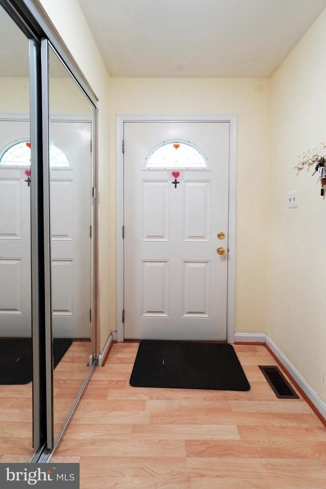 18819 Birdseye Dr - Photo 3 of 50