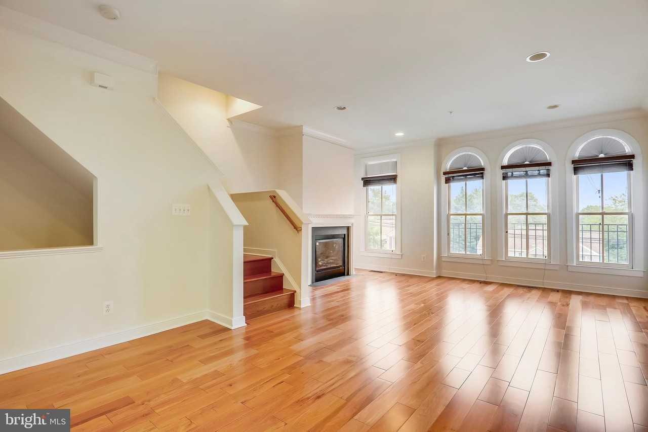 11034 Amherst Ave - Photo 3 of 39