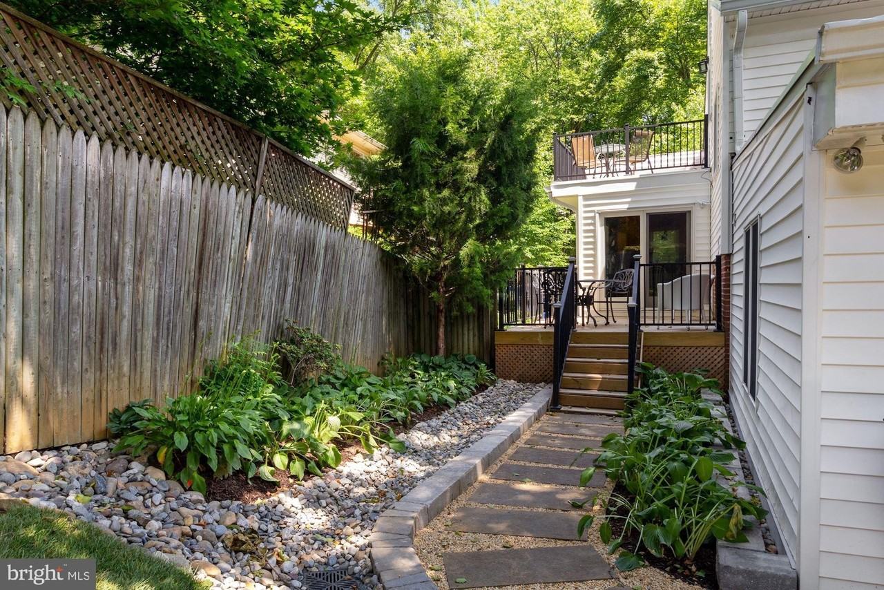 9504 Wadsworth Dr - Photo 6 of 40