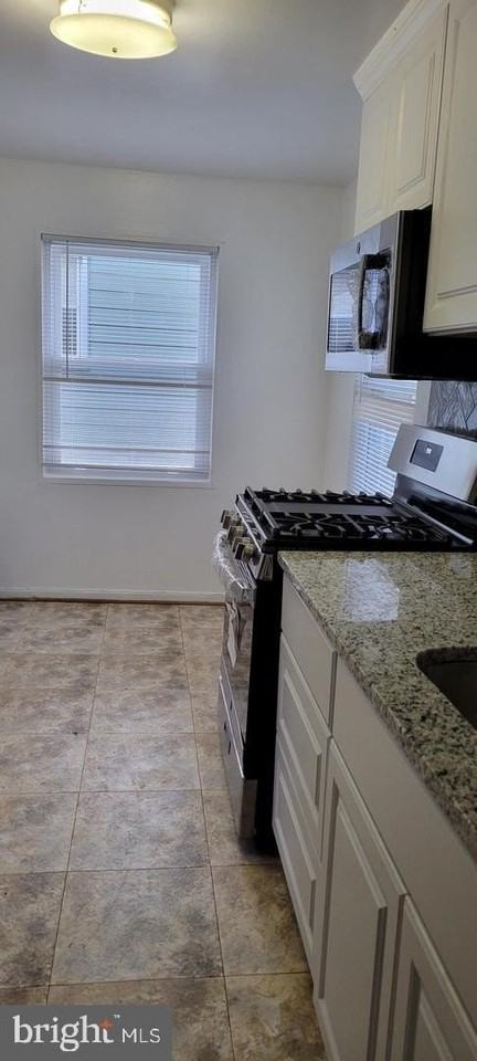 5018 N Englewood Dr - Photo 3 of 11