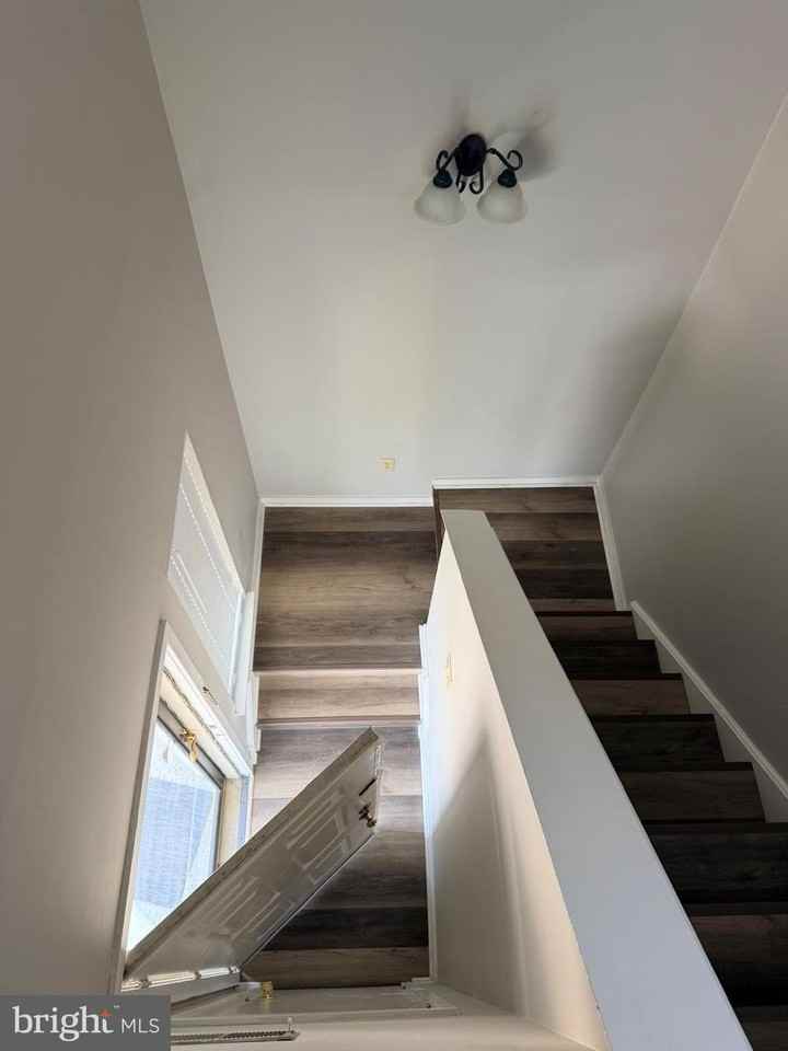2202 Sandra Rd - Photo 4 of 27