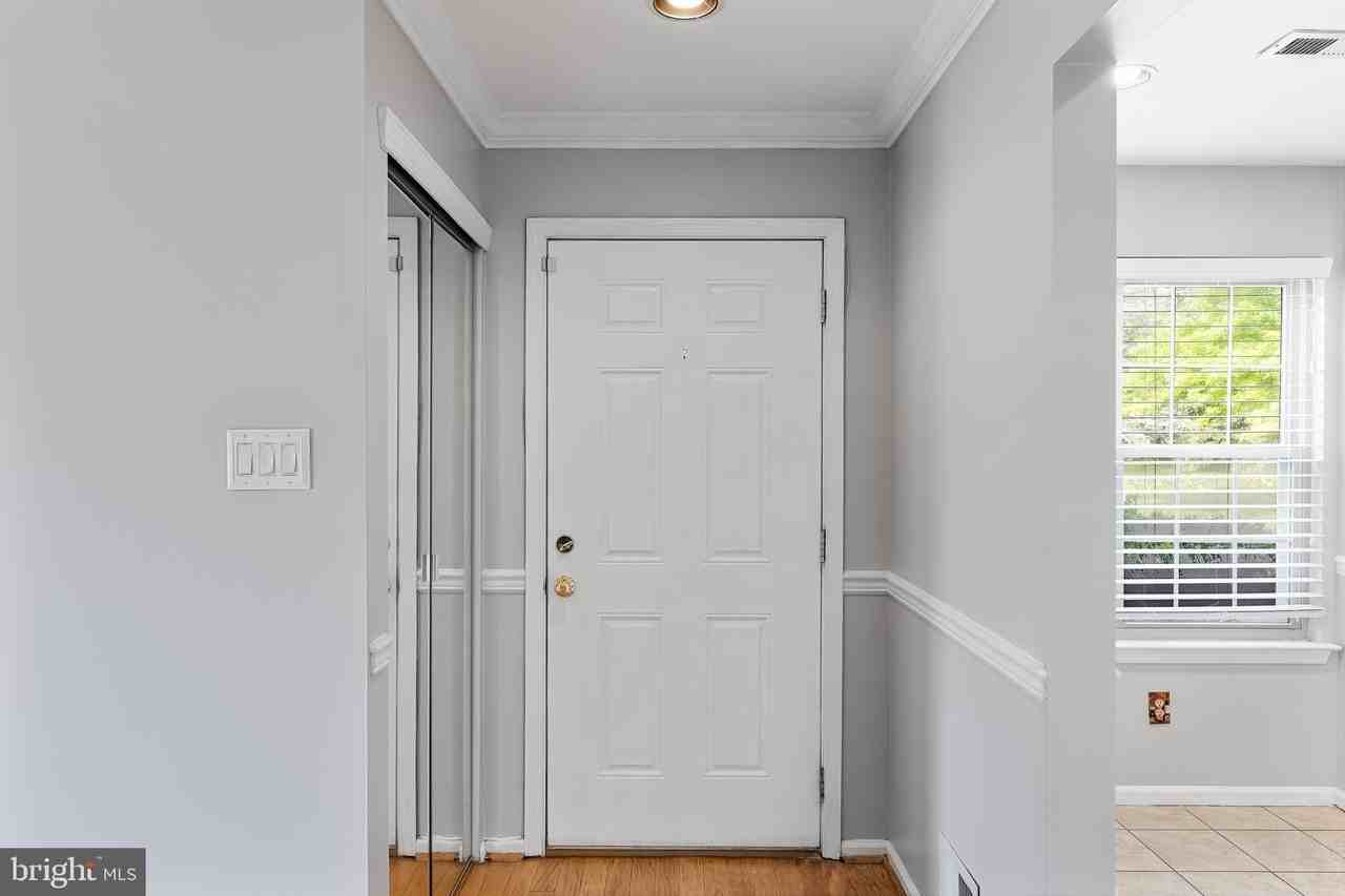 419 Atlanta Ct - Photo 4 of 25