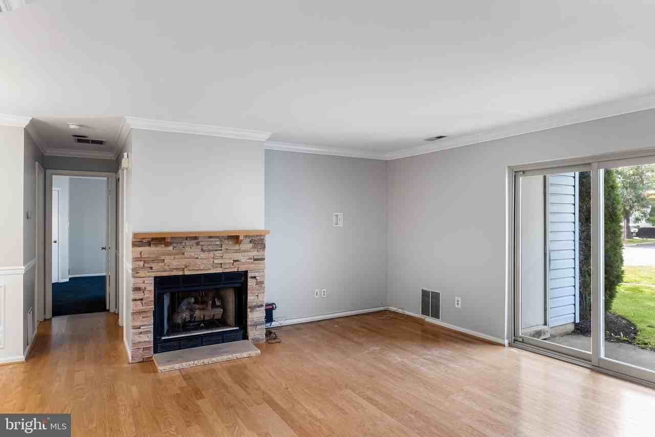 419 Atlanta Ct - Photo 5 of 25