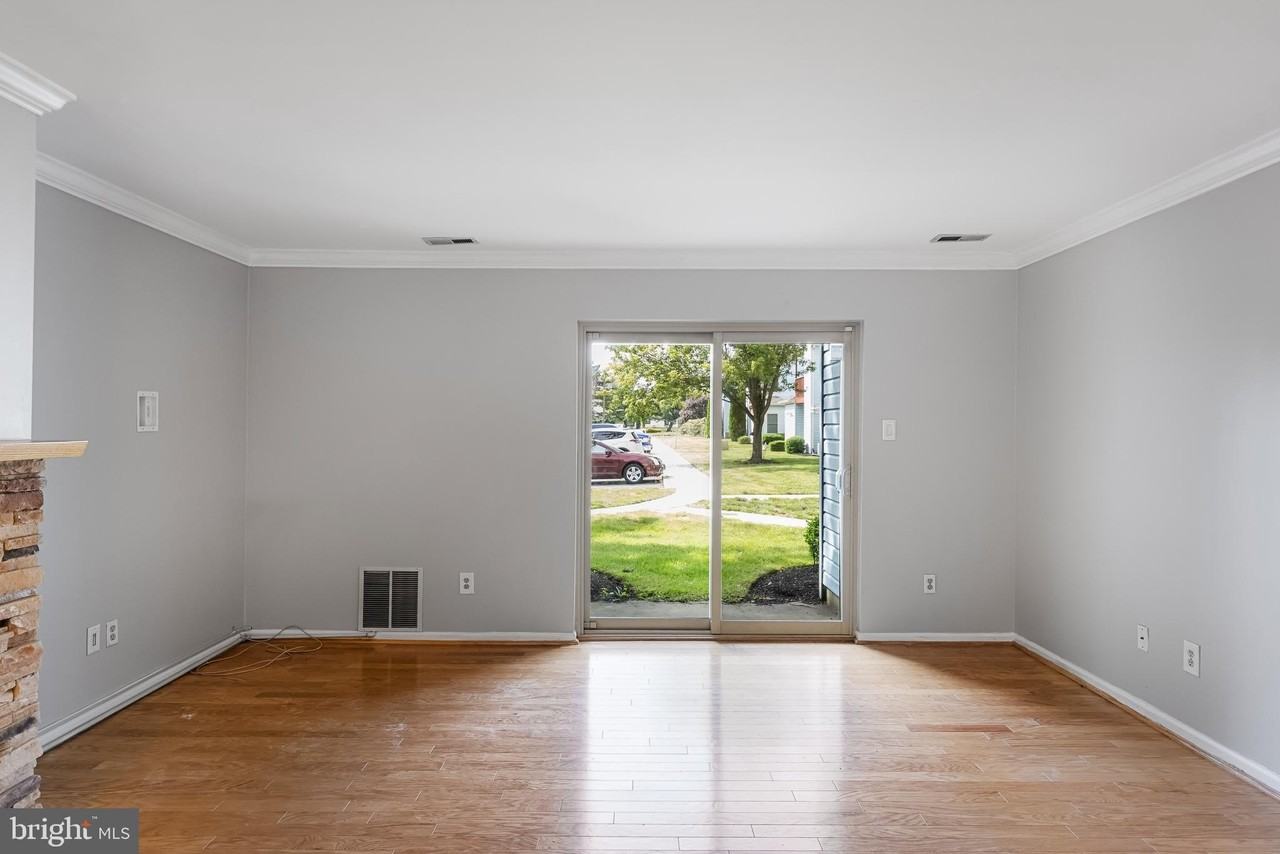 419 Atlanta Ct - Photo 6 of 25