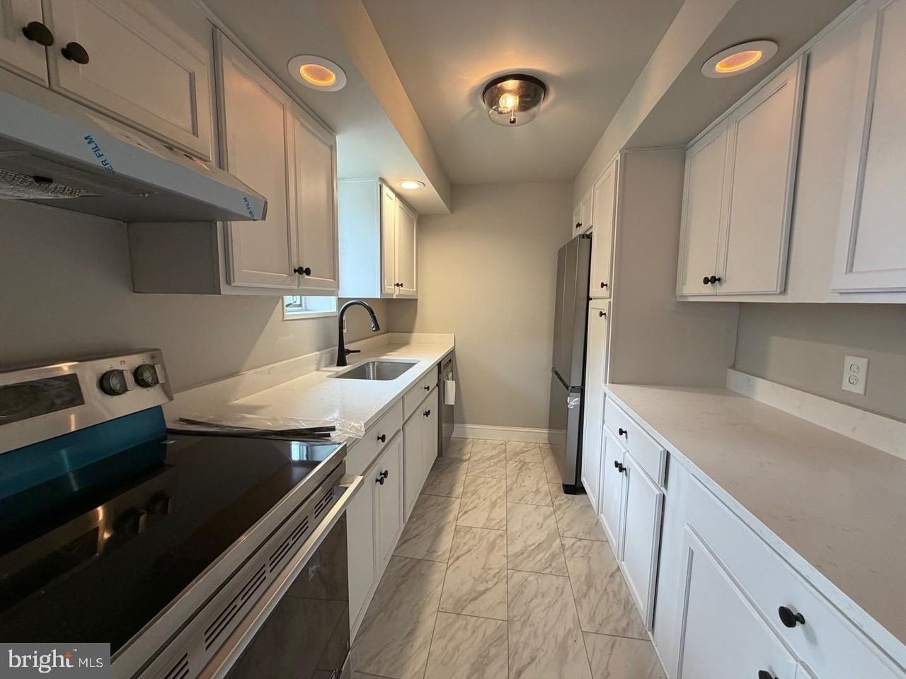 124 Robbins Ave #B - Photo 2 of 16