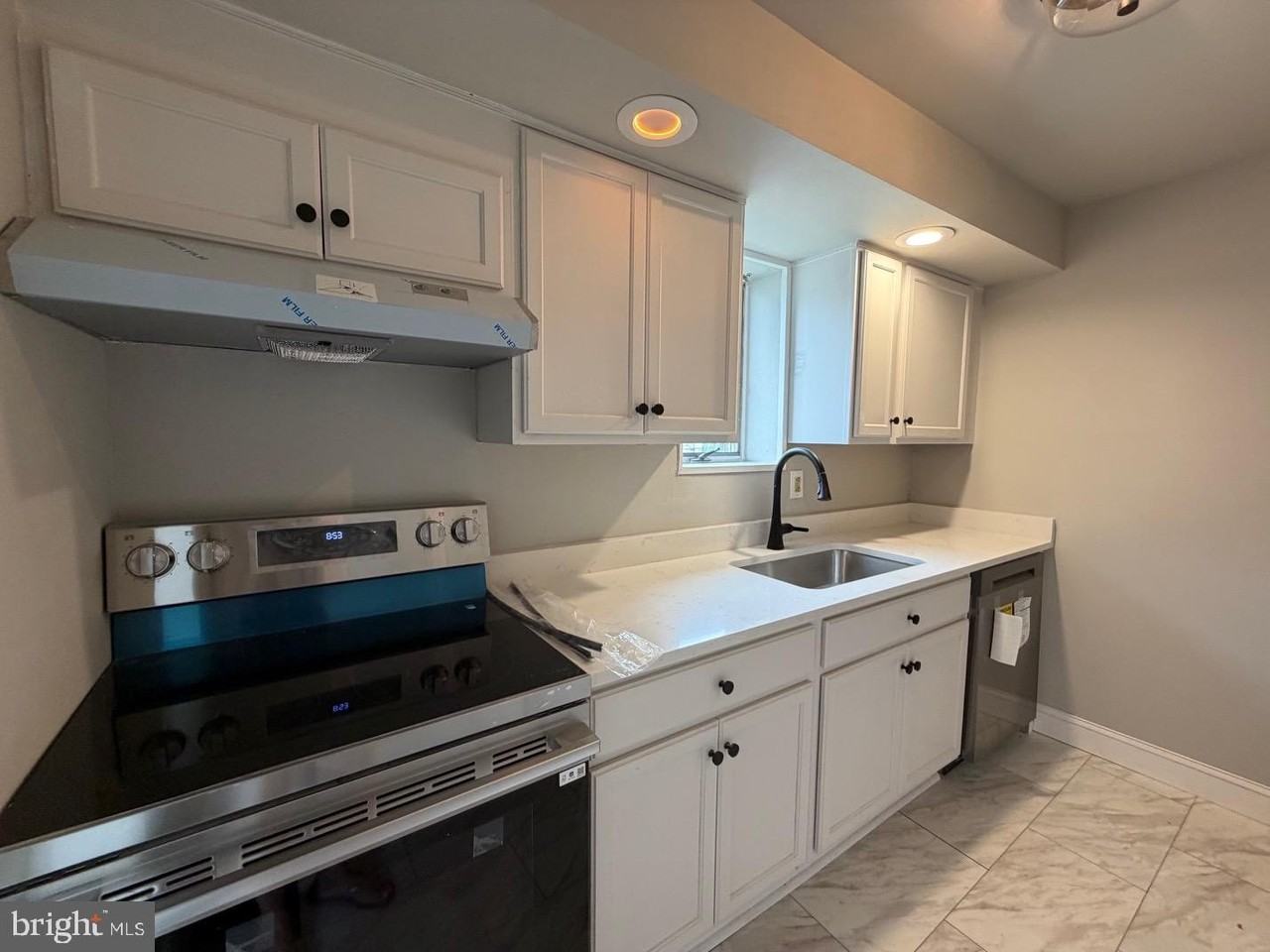 124 Robbins Ave #B - Photo 3 of 16