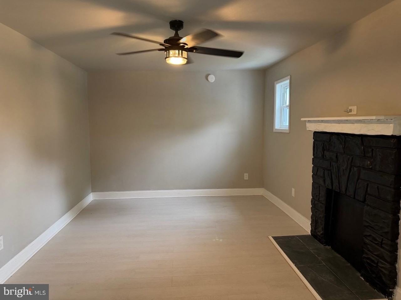 124 Robbins Ave #B - Photo 5 of 16