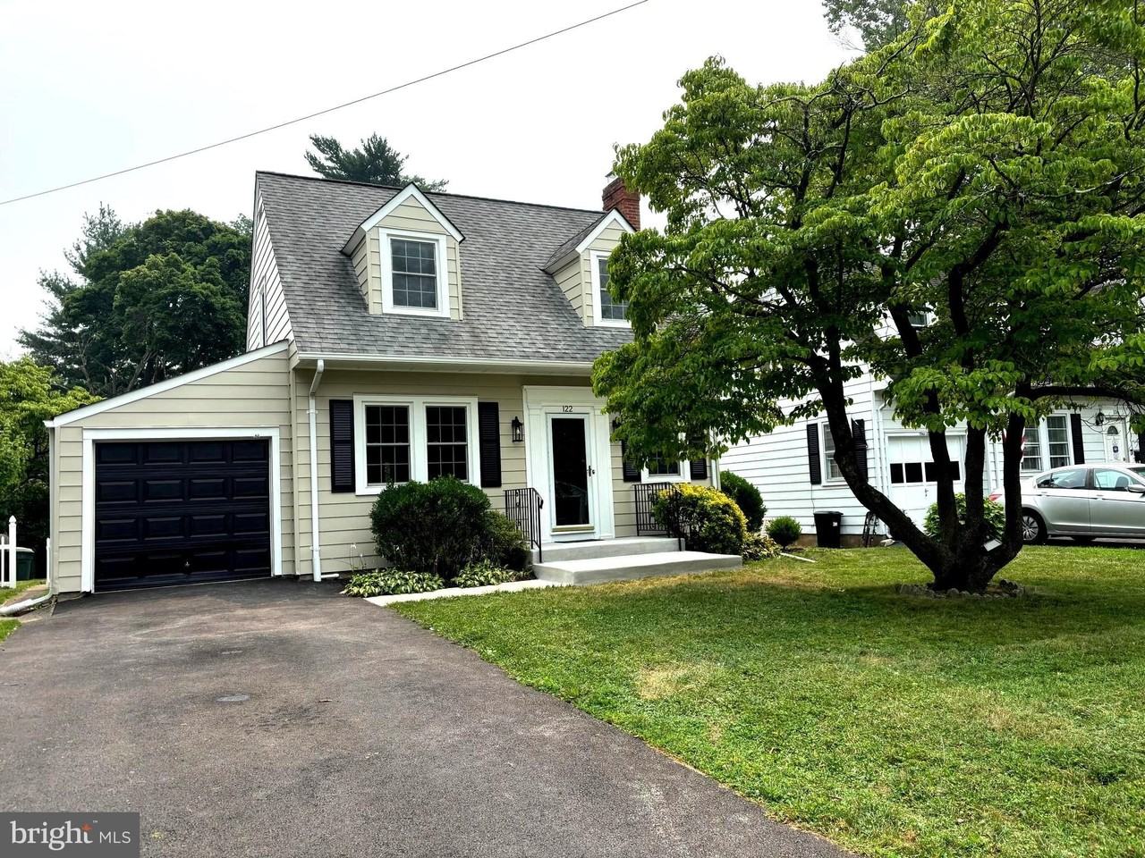 122 Homestead Ave - Photo 2 of 39