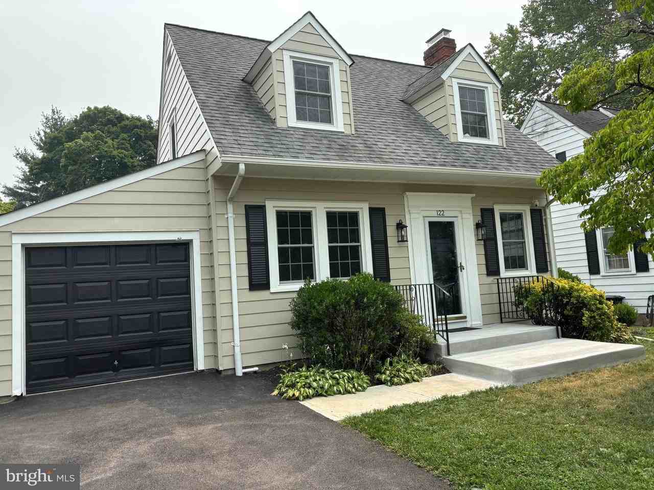 122 Homestead Ave - Photo 3 of 39