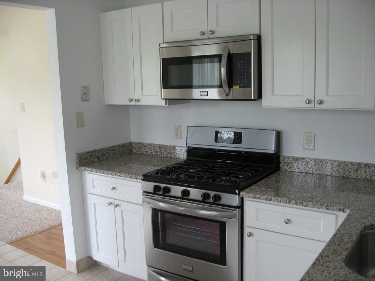 3304 Waltham Ct - Photo 2 of 9
