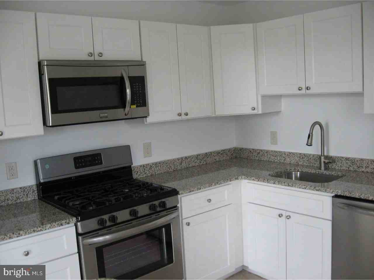 3304 Waltham Ct - Photo 3 of 9